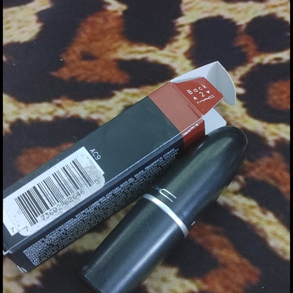 MAC matte lipstick in 602 Chili - Picture 4 of 7
